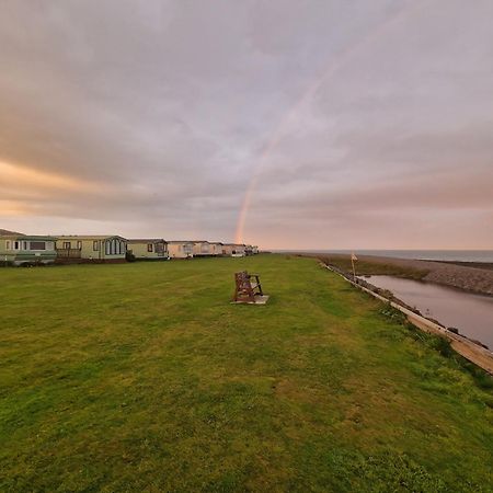 Bayview At Pengarreg Hotel Llanrhystyd Bagian luar foto