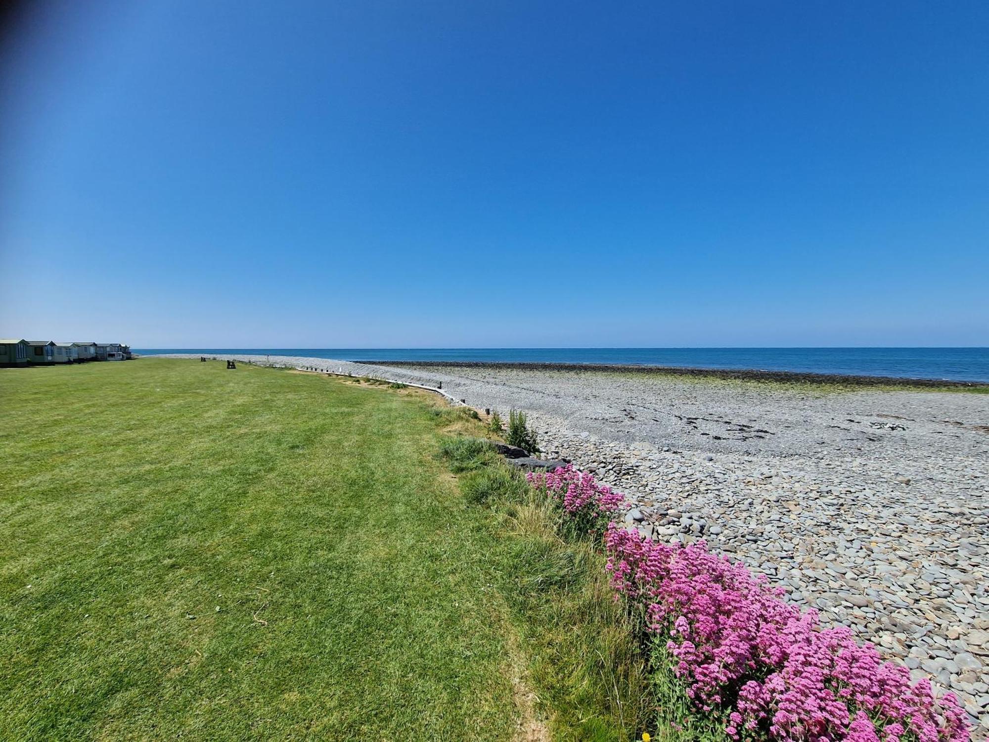 Bayview At Pengarreg Hotel Llanrhystyd Bagian luar foto