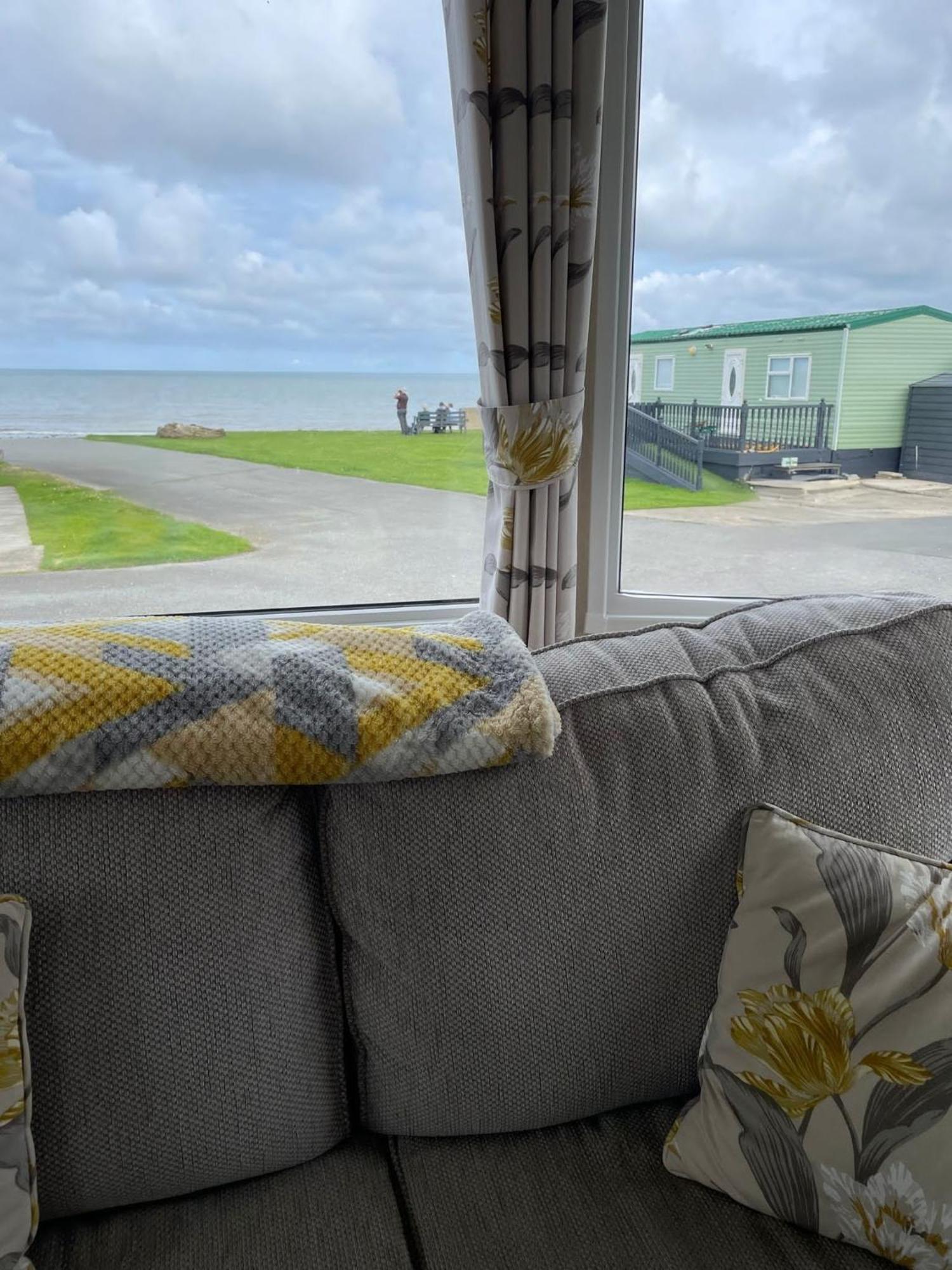 Bayview At Pengarreg Hotel Llanrhystyd Bagian luar foto