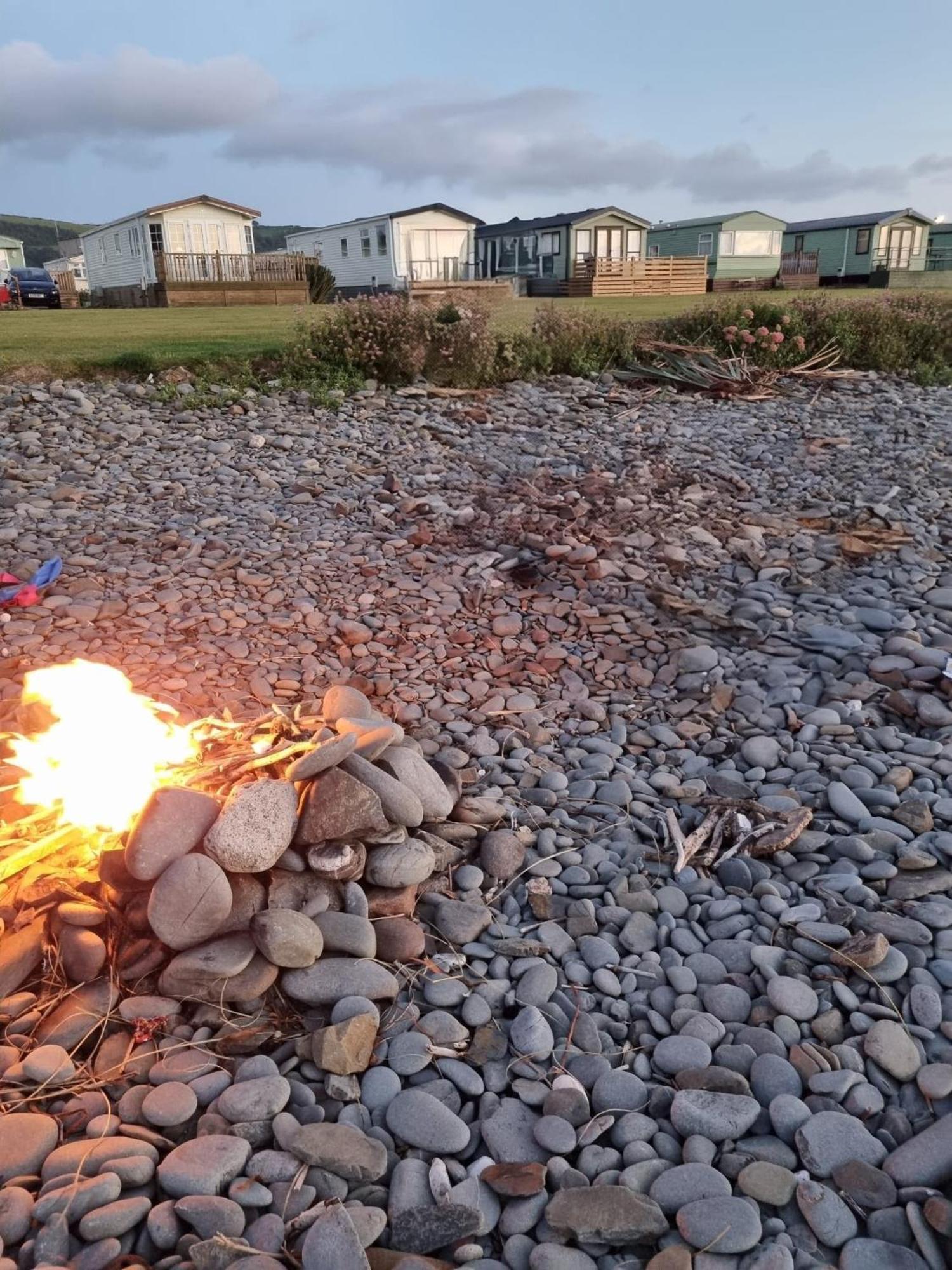 Bayview At Pengarreg Hotel Llanrhystyd Bagian luar foto