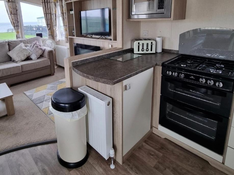 Bayview At Pengarreg Hotel Llanrhystyd Bagian luar foto