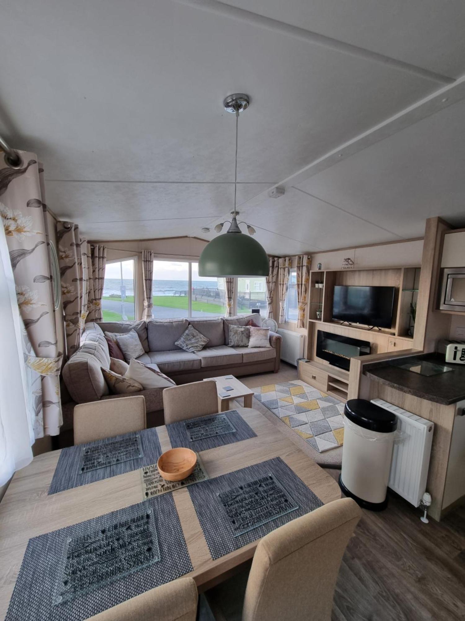 Bayview At Pengarreg Hotel Llanrhystyd Bagian luar foto