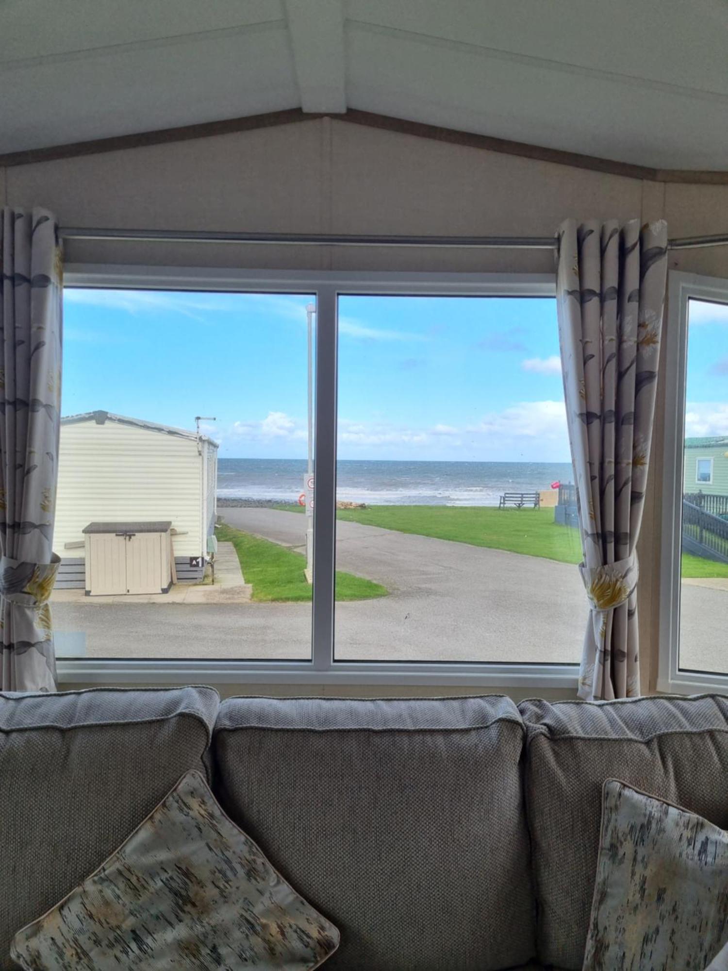 Bayview At Pengarreg Hotel Llanrhystyd Bagian luar foto